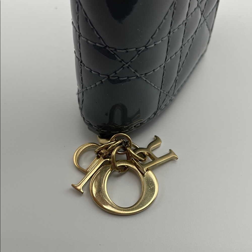 Dior Gray/Blue Quilted Women's Patent Compact Wallet w removable charm - Picture 5 of 16